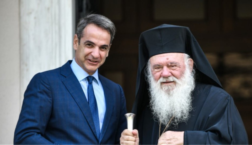 A generic square placeholder image with rounded corners in a figure.