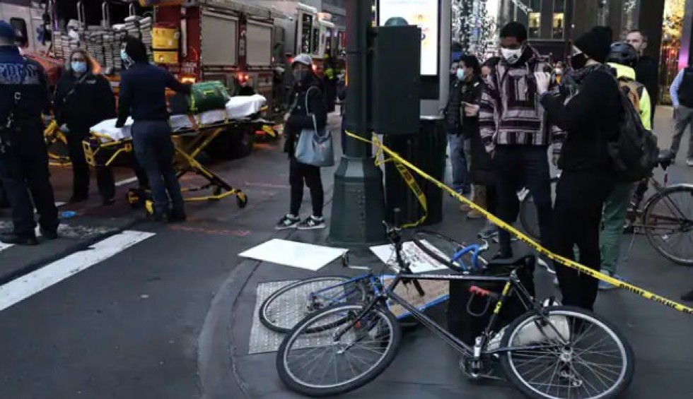 A generic square placeholder image with rounded corners in a figure.