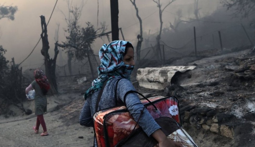 A generic square placeholder image with rounded corners in a figure.