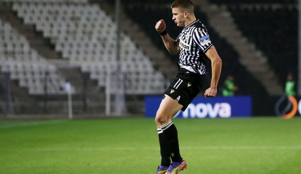 A generic square placeholder image with rounded corners in a figure.