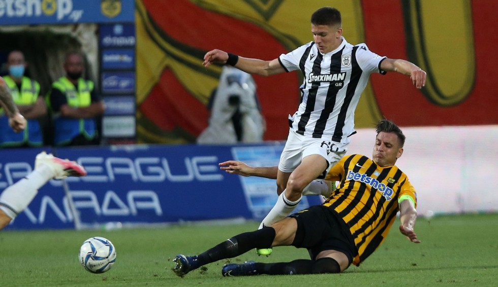 A generic square placeholder image with rounded corners in a figure.