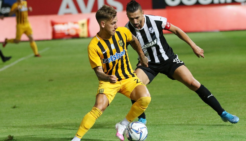 A generic square placeholder image with rounded corners in a figure.