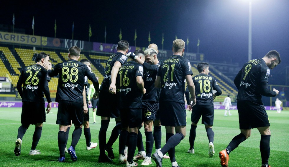 A generic square placeholder image with rounded corners in a figure.