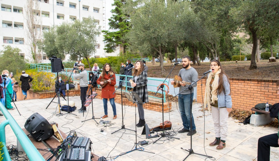 A generic square placeholder image with rounded corners in a figure.