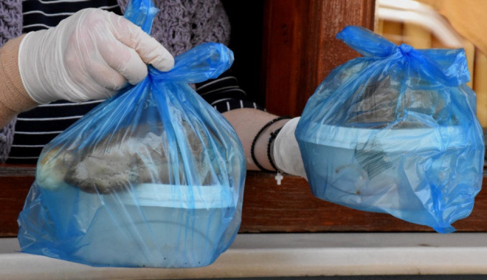 A generic square placeholder image with rounded corners in a figure.