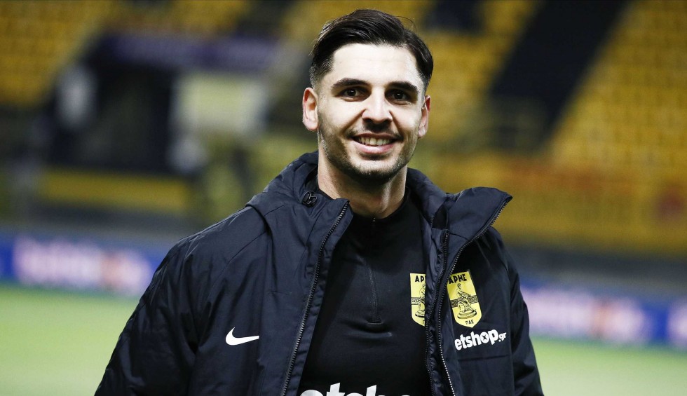 A generic square placeholder image with rounded corners in a figure.