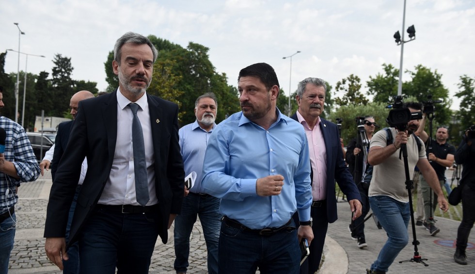 A generic square placeholder image with rounded corners in a figure.