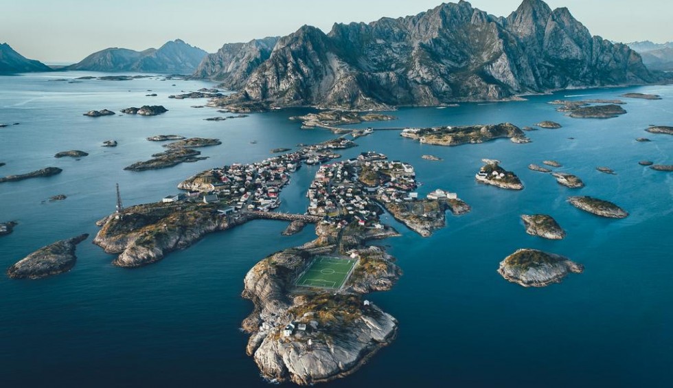 A generic square placeholder image with rounded corners in a figure.