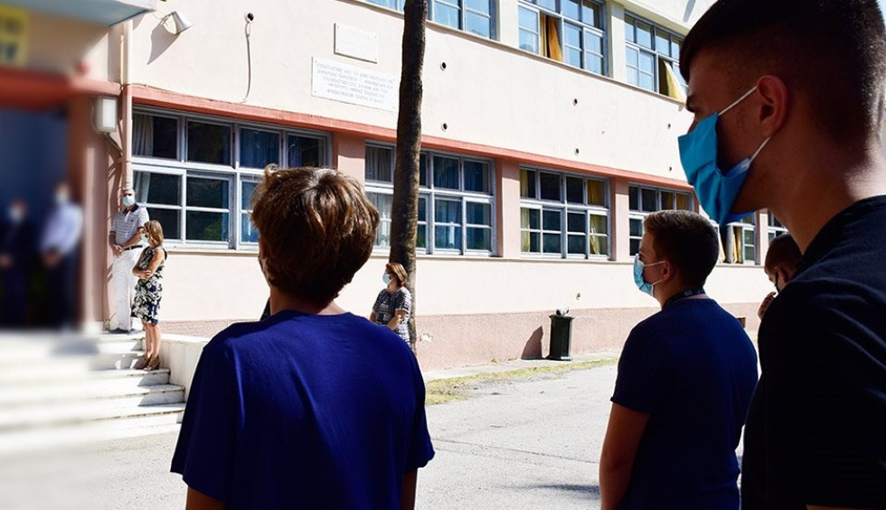 A generic square placeholder image with rounded corners in a figure.