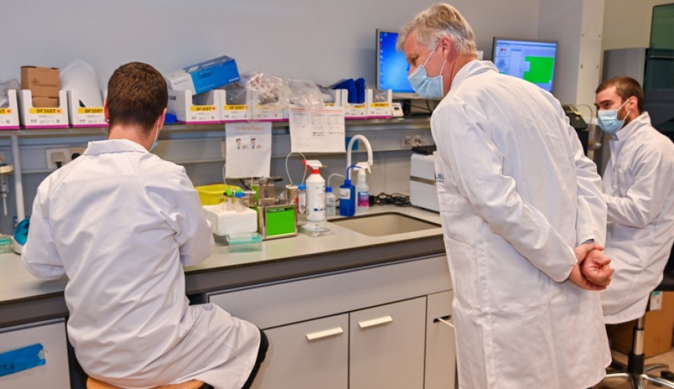 A generic square placeholder image with rounded corners in a figure.