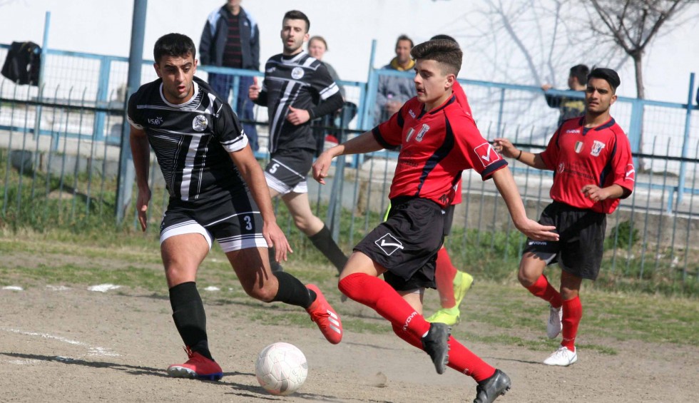 A generic square placeholder image with rounded corners in a figure.