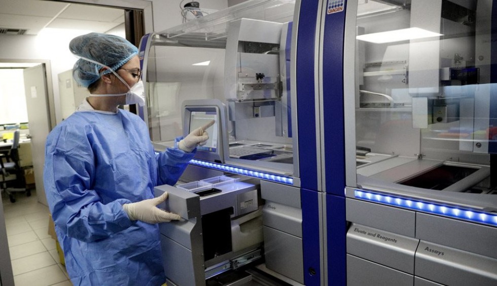 A generic square placeholder image with rounded corners in a figure.