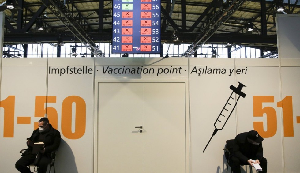 A generic square placeholder image with rounded corners in a figure.