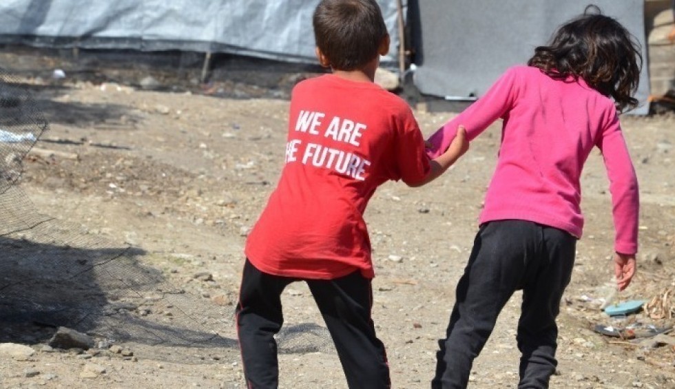 A generic square placeholder image with rounded corners in a figure.