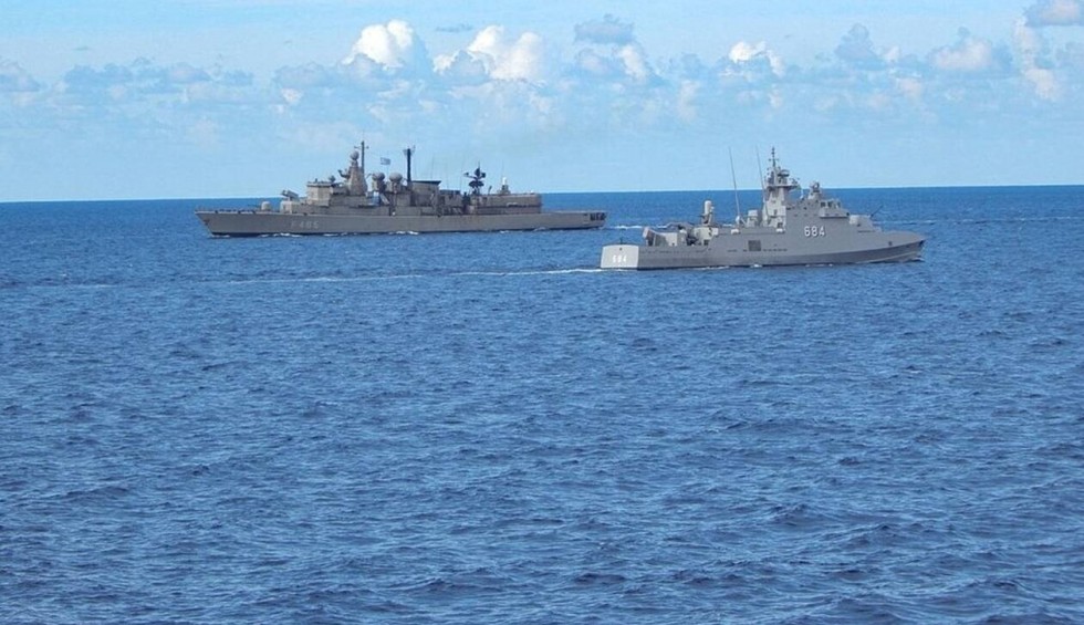 A generic square placeholder image with rounded corners in a figure.