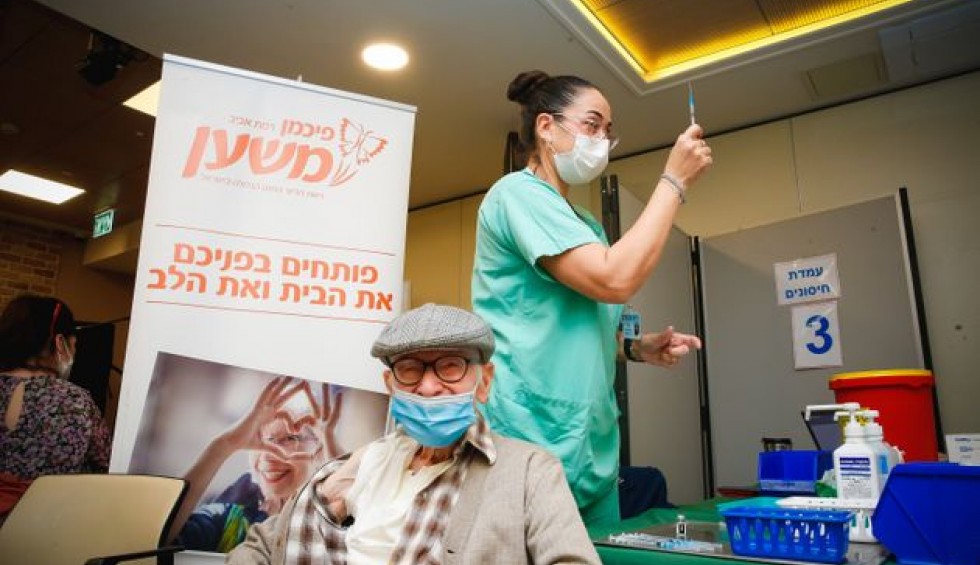 A generic square placeholder image with rounded corners in a figure.