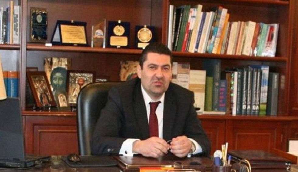 A generic square placeholder image with rounded corners in a figure.