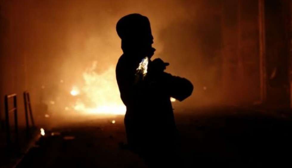 A generic square placeholder image with rounded corners in a figure.