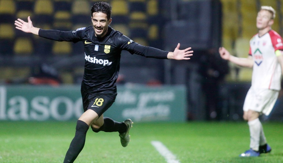 A generic square placeholder image with rounded corners in a figure.