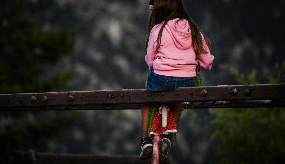 A generic square placeholder image with rounded corners in a figure.