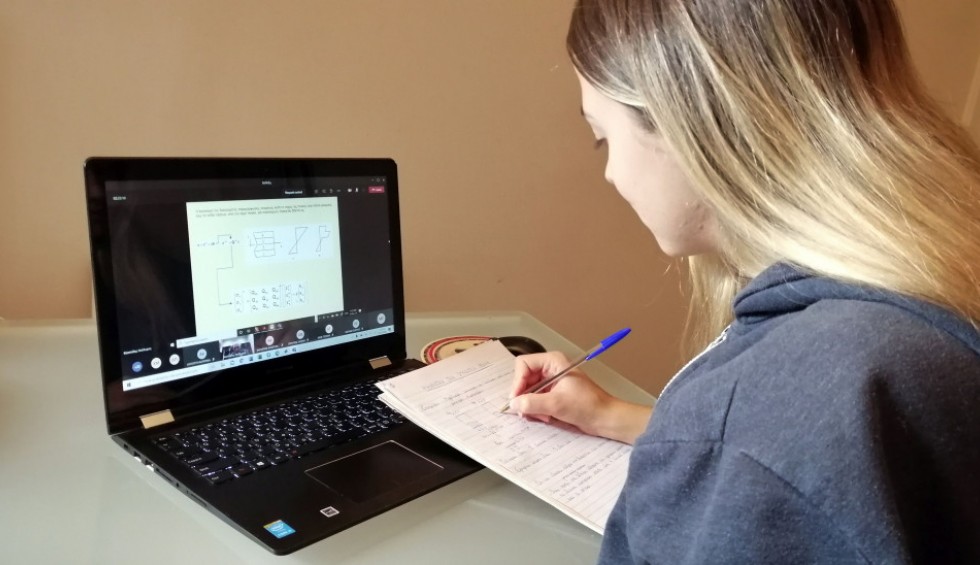 A generic square placeholder image with rounded corners in a figure.