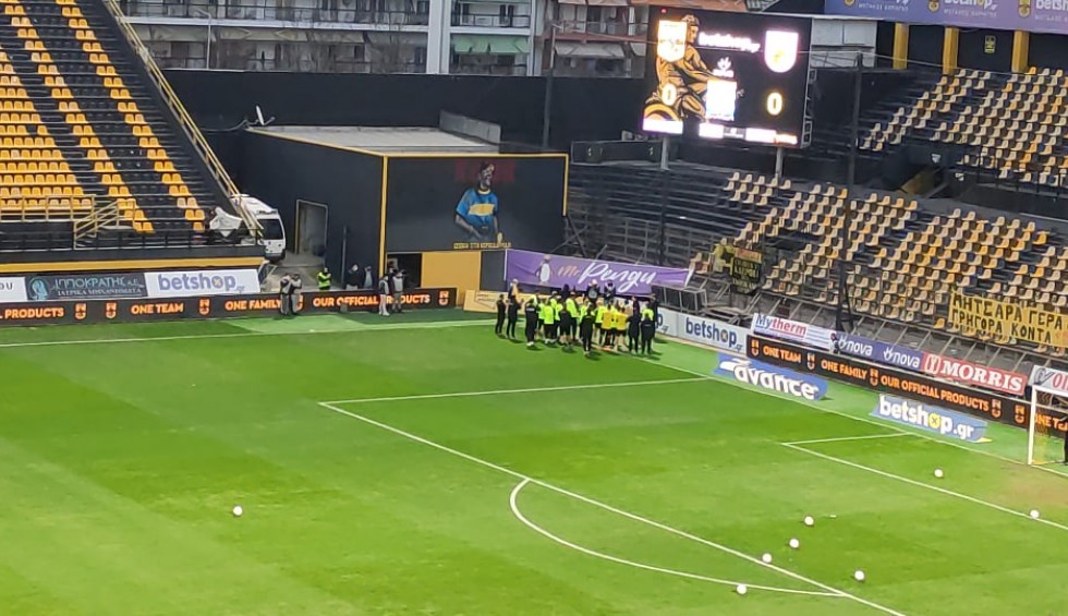 A generic square placeholder image with rounded corners in a figure.