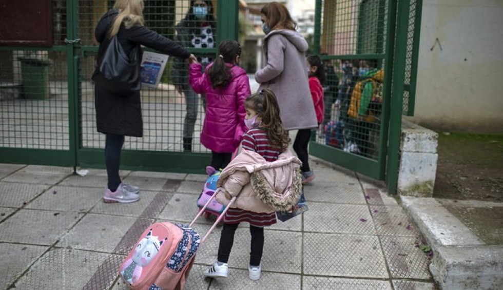 A generic square placeholder image with rounded corners in a figure.