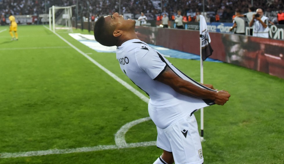 A generic square placeholder image with rounded corners in a figure.