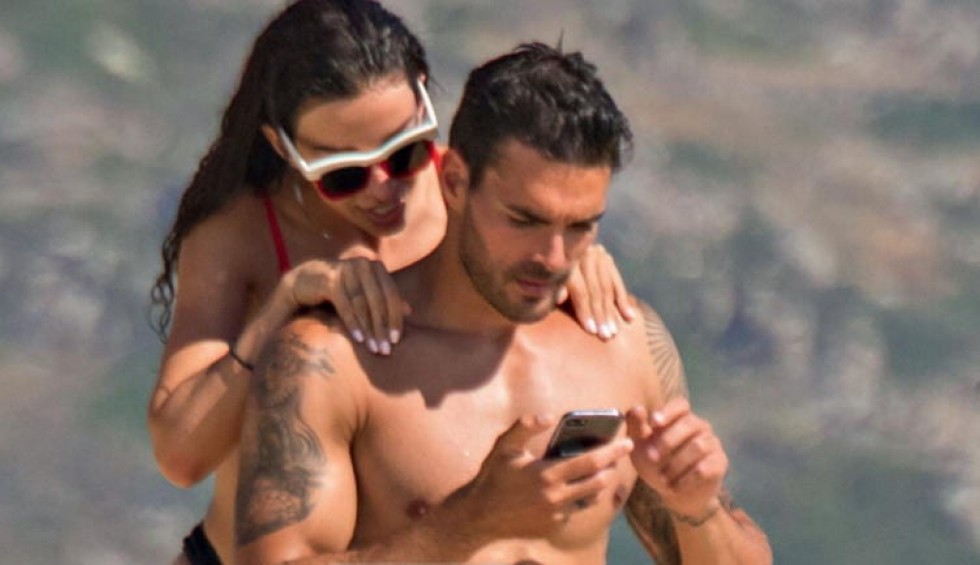 A generic square placeholder image with rounded corners in a figure.