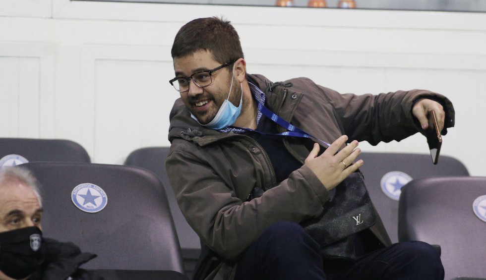 A generic square placeholder image with rounded corners in a figure.