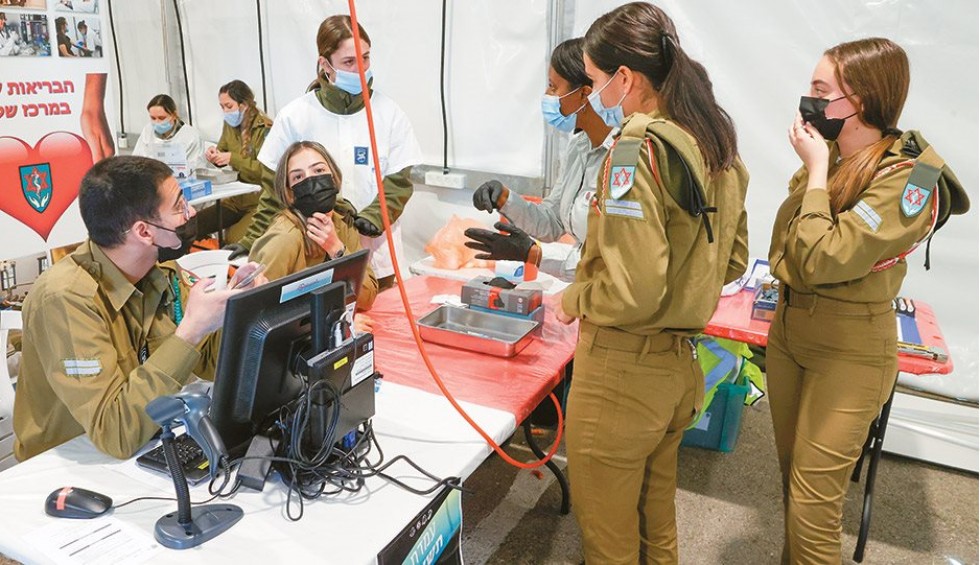 A generic square placeholder image with rounded corners in a figure.