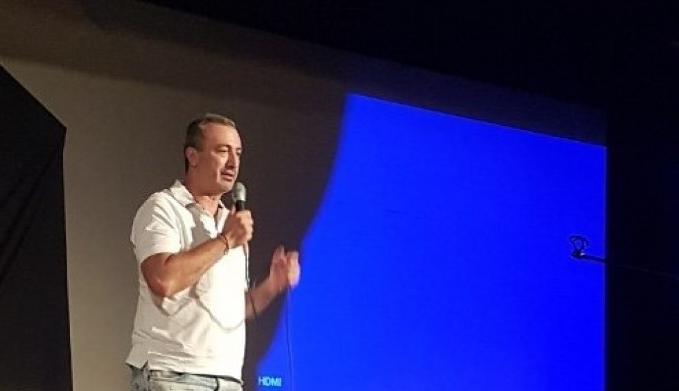 A generic square placeholder image with rounded corners in a figure.