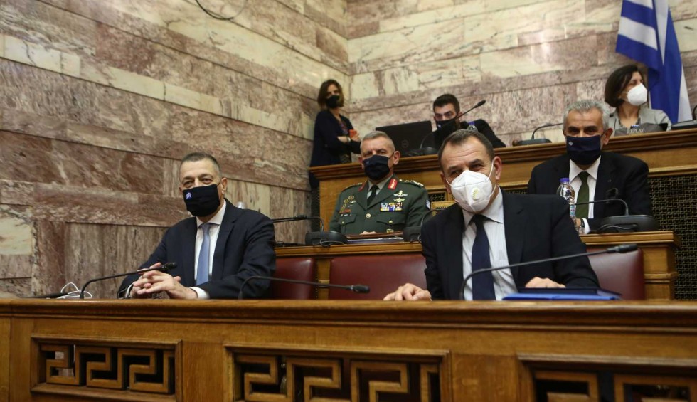 A generic square placeholder image with rounded corners in a figure.