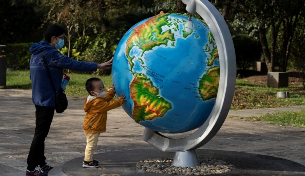 A generic square placeholder image with rounded corners in a figure.