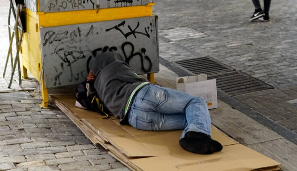 A generic square placeholder image with rounded corners in a figure.