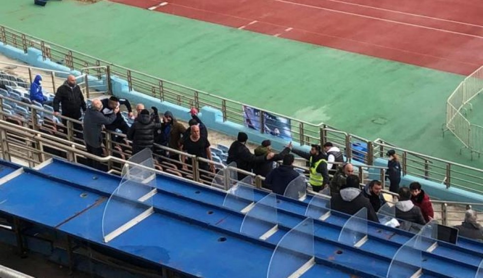 A generic square placeholder image with rounded corners in a figure.