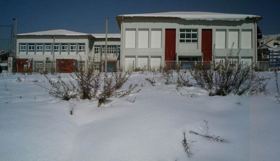 A generic square placeholder image with rounded corners in a figure.