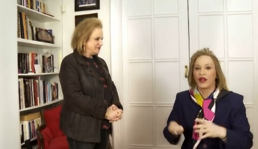 A generic square placeholder image with rounded corners in a figure.