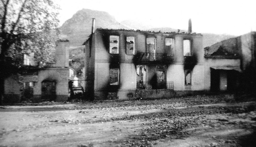 A generic square placeholder image with rounded corners in a figure.