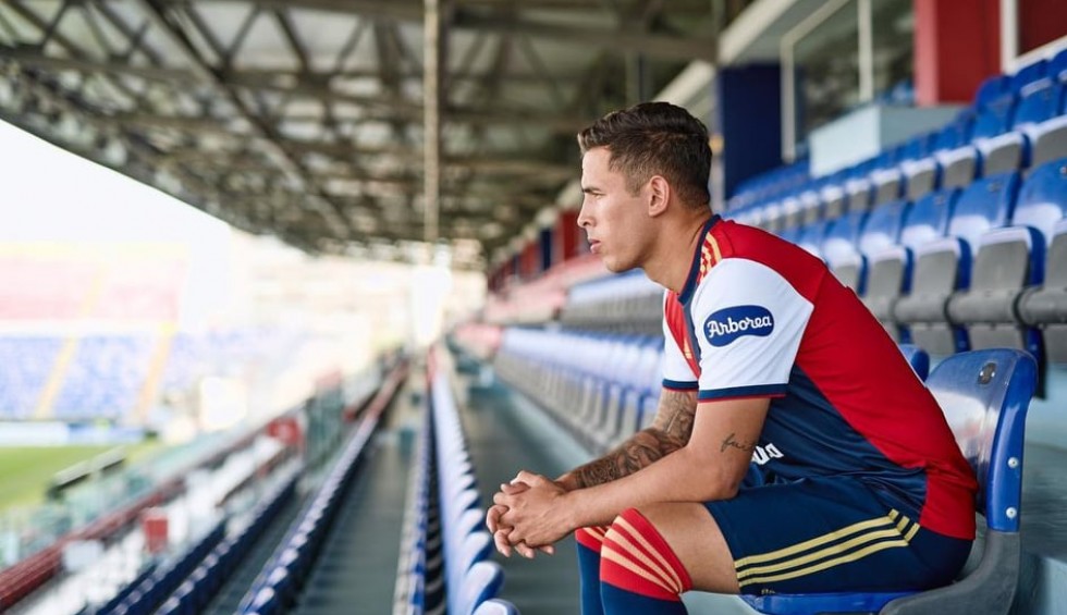 A generic square placeholder image with rounded corners in a figure.