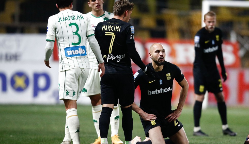 A generic square placeholder image with rounded corners in a figure.