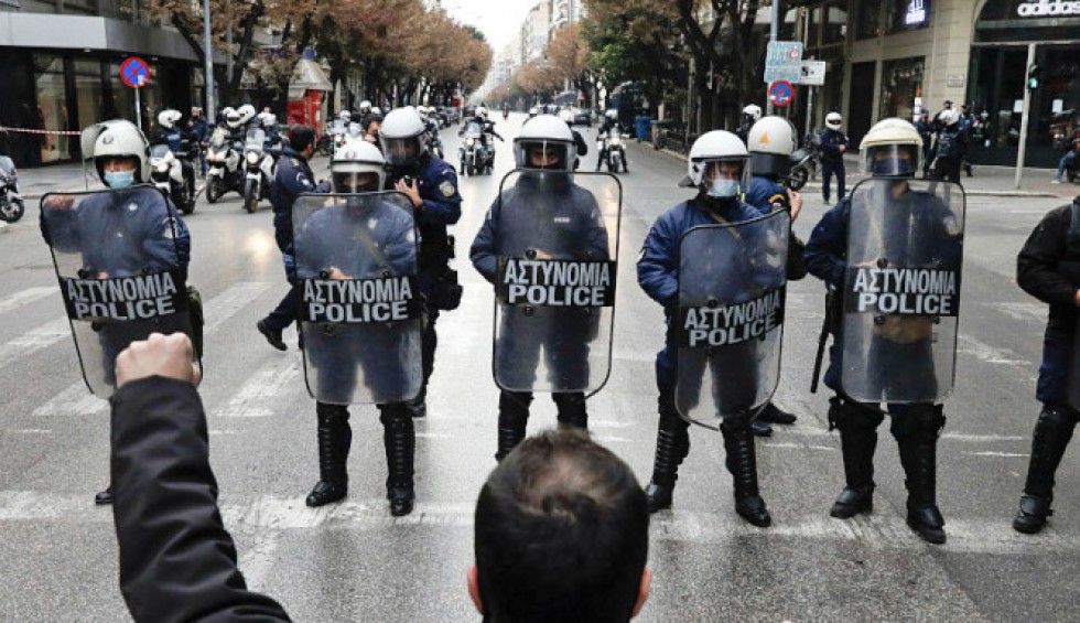 A generic square placeholder image with rounded corners in a figure.