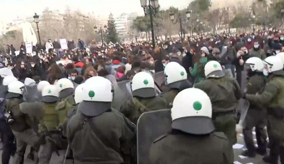 A generic square placeholder image with rounded corners in a figure.