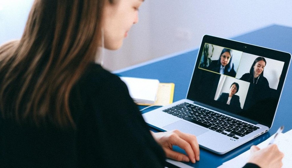 A generic square placeholder image with rounded corners in a figure.