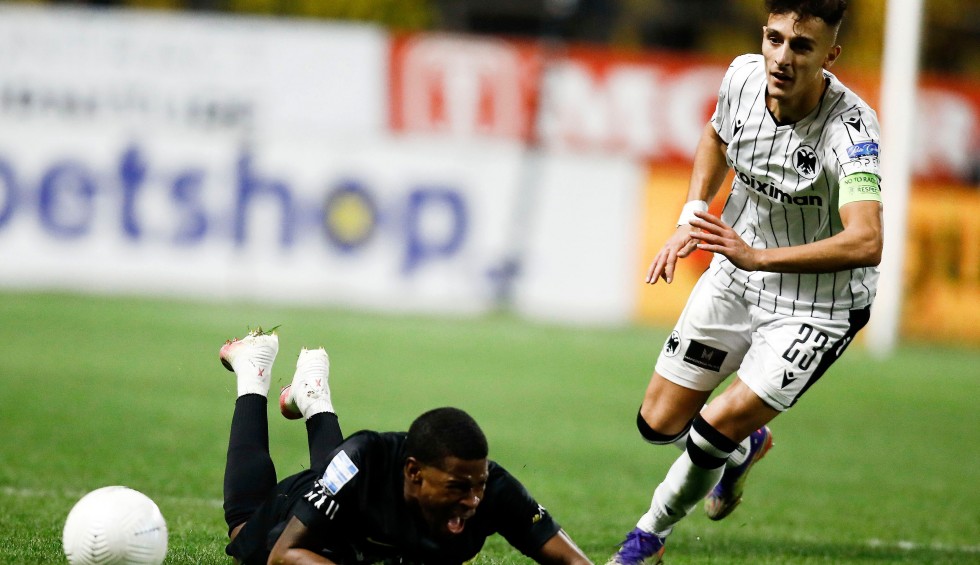 A generic square placeholder image with rounded corners in a figure.