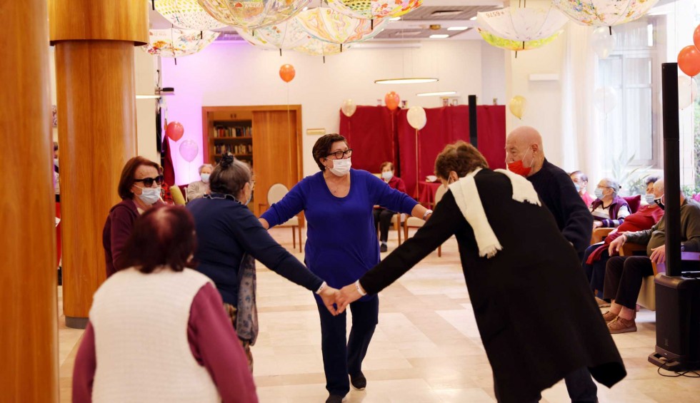 A generic square placeholder image with rounded corners in a figure.