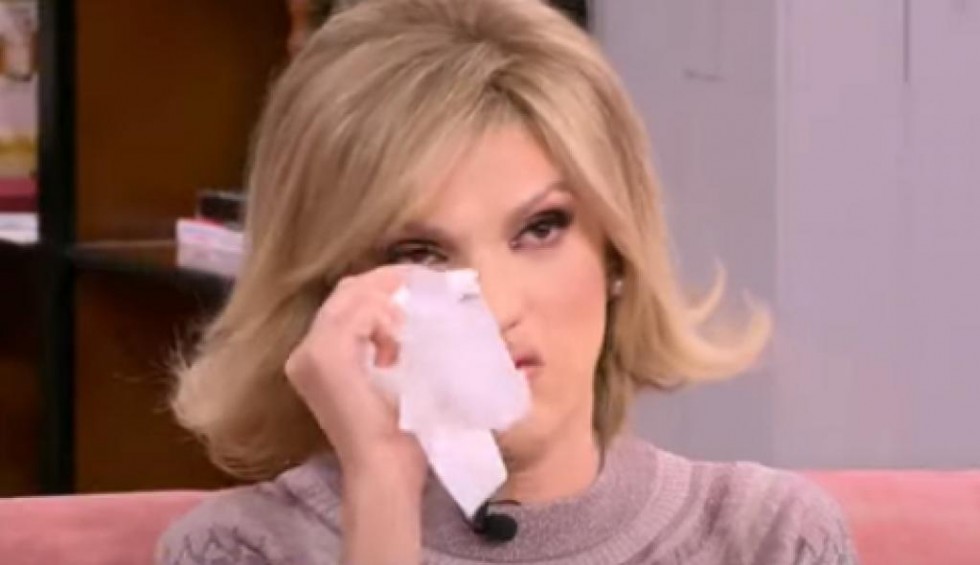 A generic square placeholder image with rounded corners in a figure.