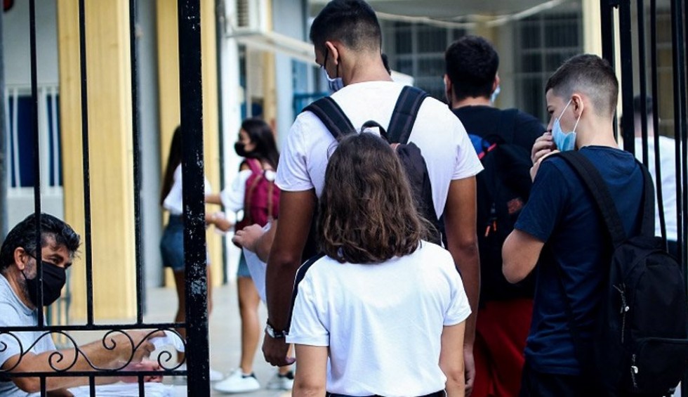 A generic square placeholder image with rounded corners in a figure.