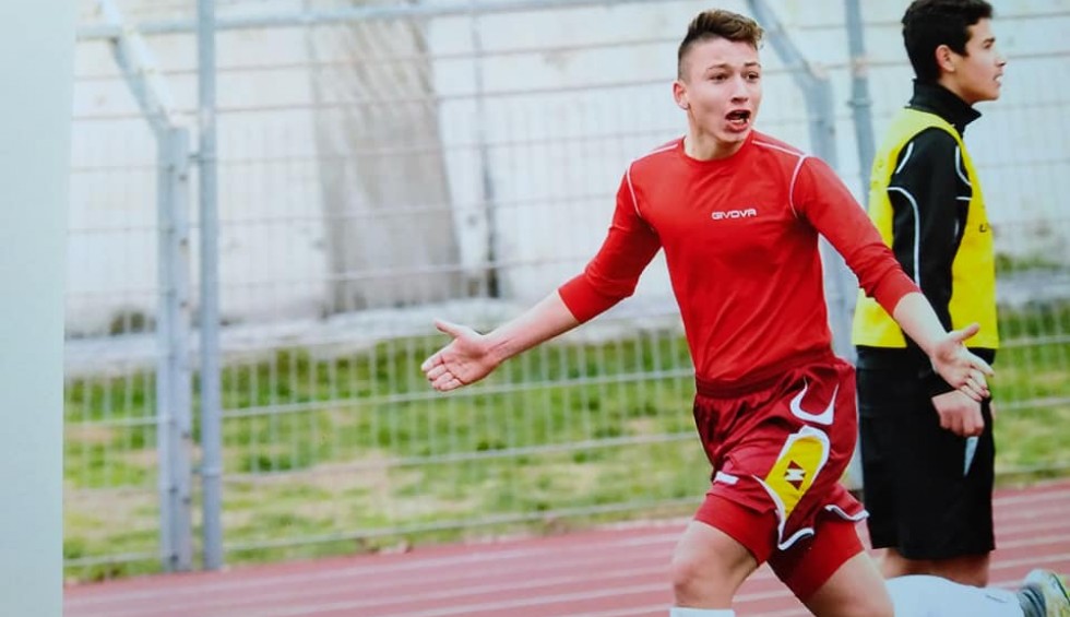 A generic square placeholder image with rounded corners in a figure.