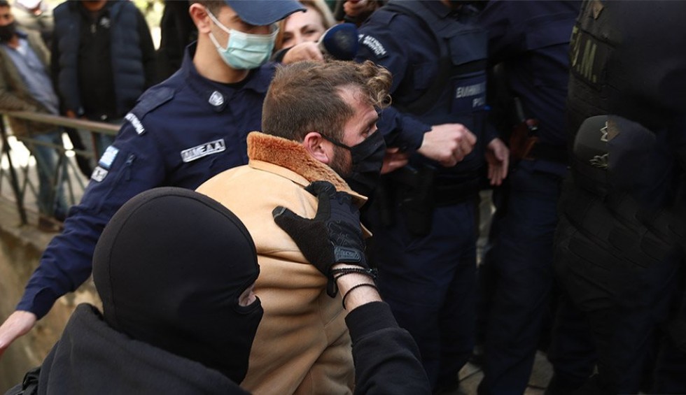 A generic square placeholder image with rounded corners in a figure.